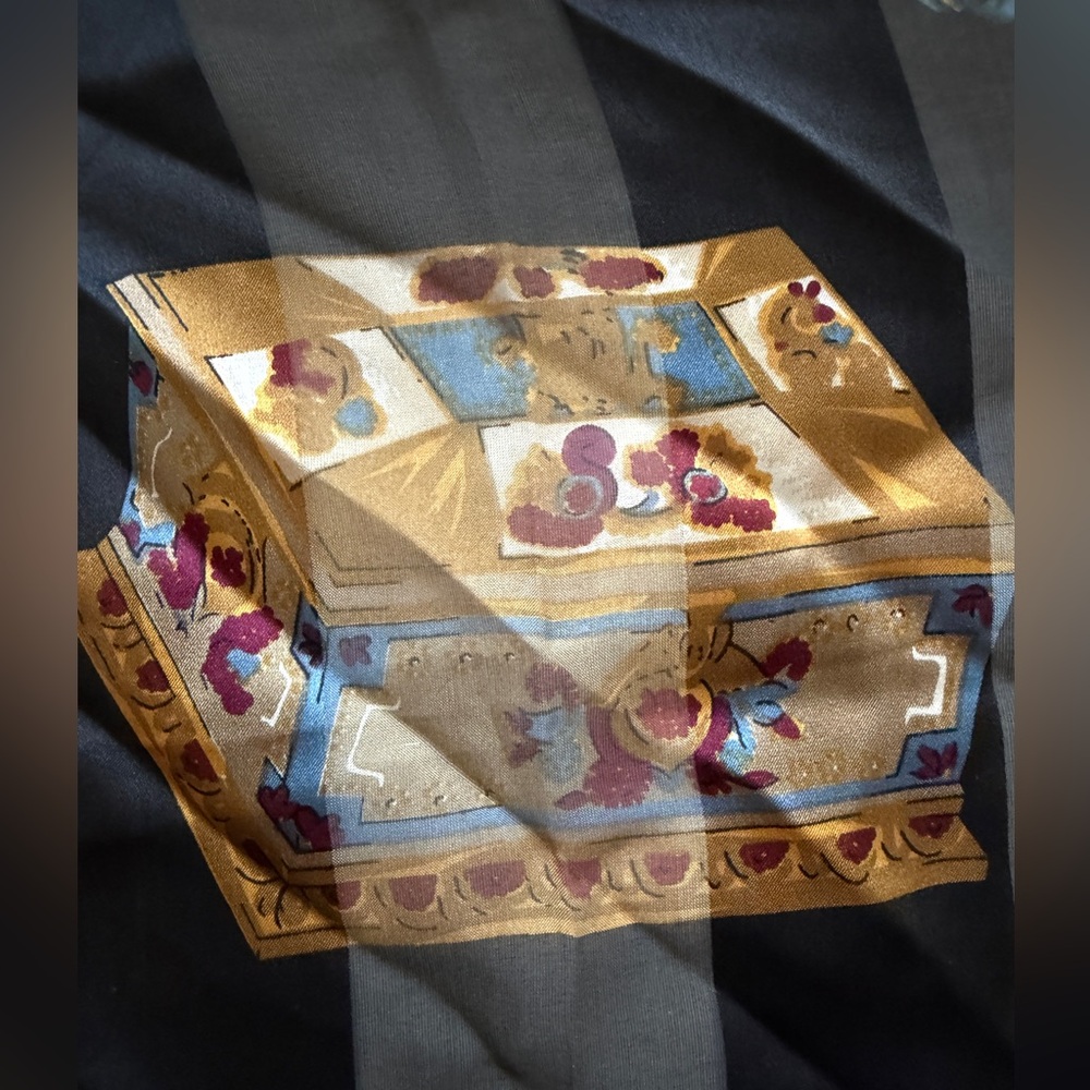 🖤💛👑BILL BLASS Pure Silk Large Square Scarf NEW - Picture 2 of 7
